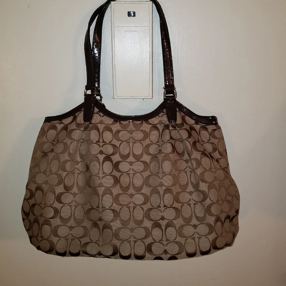 Coach Large Shoulder Bag - Picture 2 of 3